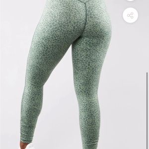 Green buff bunny printed leggings, size large